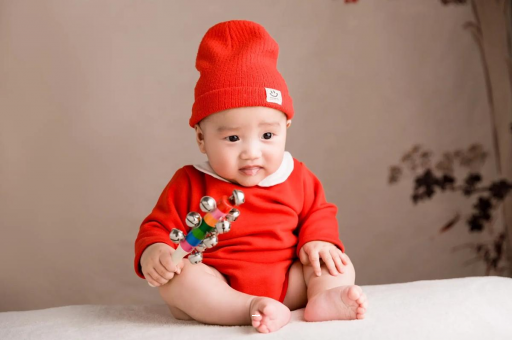 新疆宝宝睡觉头发出汗 新疆宝宝睡觉头发出汗